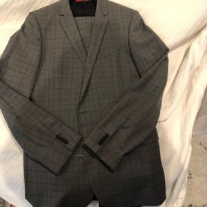 Men’s brand new never worn Hugo boss suit